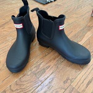 Hunter Women’s Original Chelsea Ankle Rain Boots - Size 9